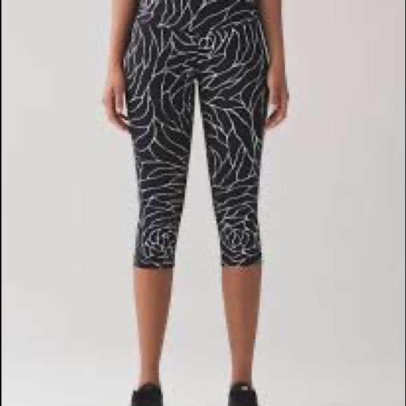 Wonder Under Hi-Rise 1/2 Tight - Picture 1 of 2